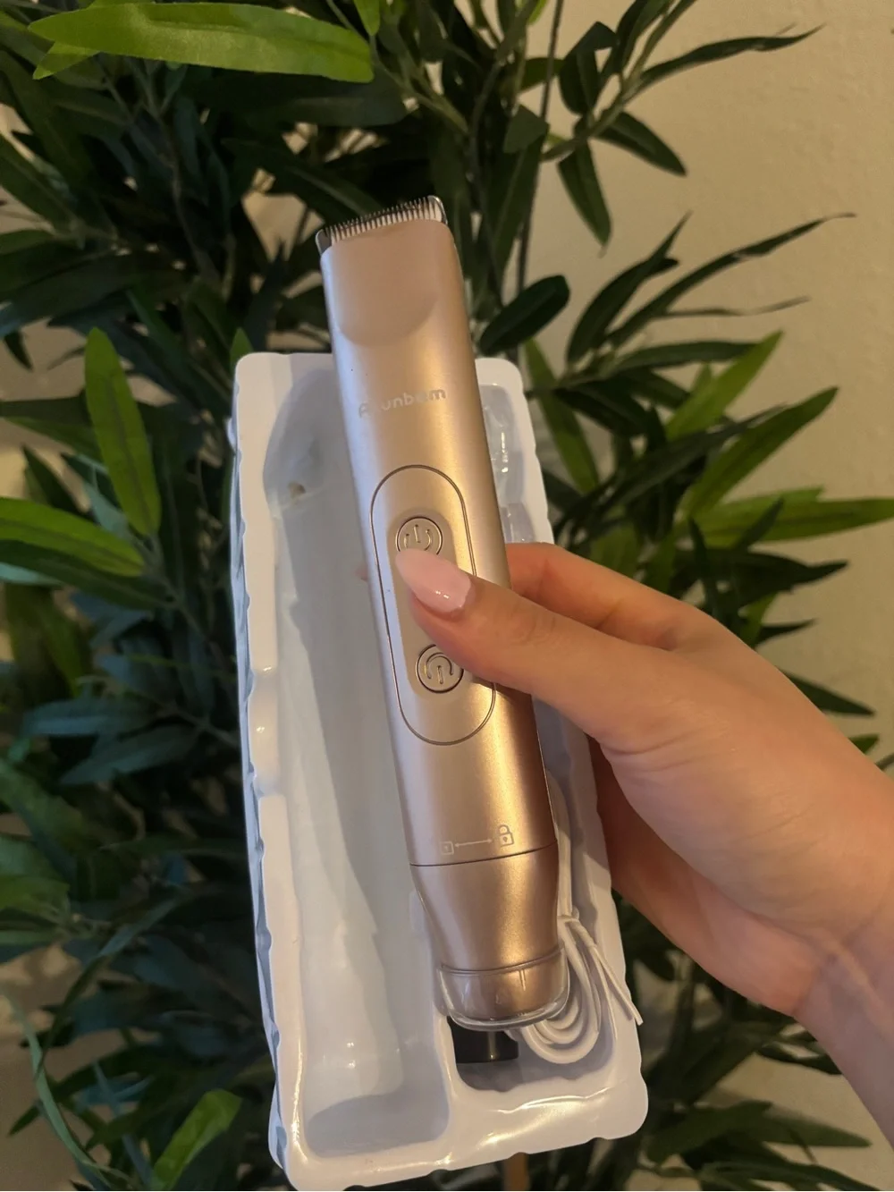 Portable Rose Gold Electric Facial Hair Trimmer - Rechargeable